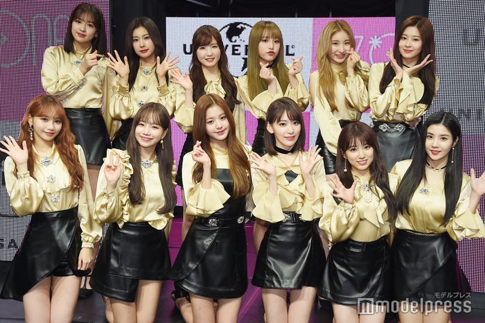 IZ*ONE(前列左から:キム・チェウォン、チョ・ユリ、チャン・ウォニョン、宮脇咲良、矢吹奈子、クォン・ウンビ/後列左から:アン・ユジン、カン・ヘウォン、本田仁美、チェ・イェナ、イ・チェヨン、キム・ミンジュ) (C)モデルプレス