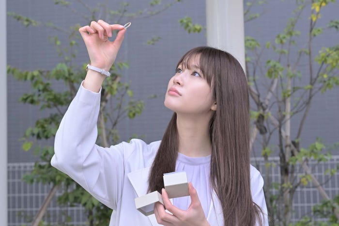 生見愛瑠「くるり~誰が私と恋をした?~」より(C)TBS