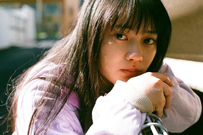 小川あん(撮影:松木宏祐/スタイリスト:阪上秀平/ヘアメイク:平川陽子)