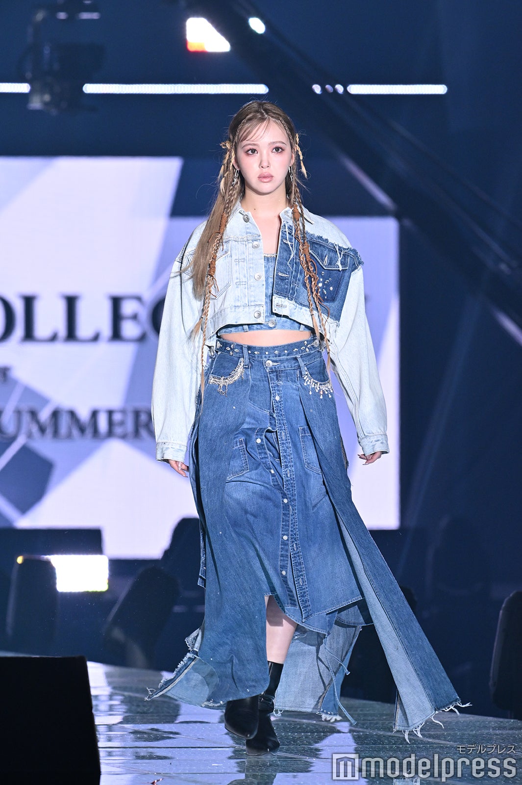 藤田ニコル、美脚＆ウエストのぞくデニムコーデで魅了【TGC2025S/S