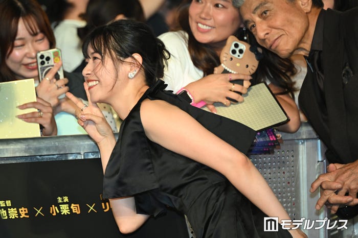 西野七瀬、舘ひろし(C)モデルプレス