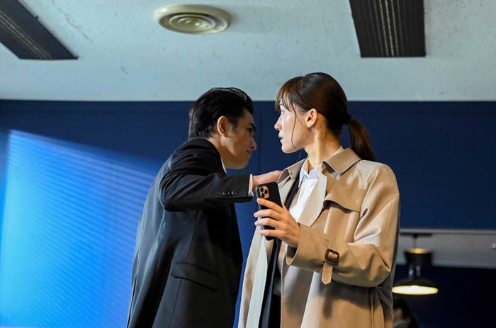 北村一輝、綾瀬はるか「天国と地獄 ~サイコな2人~」最終話より(C)TBS