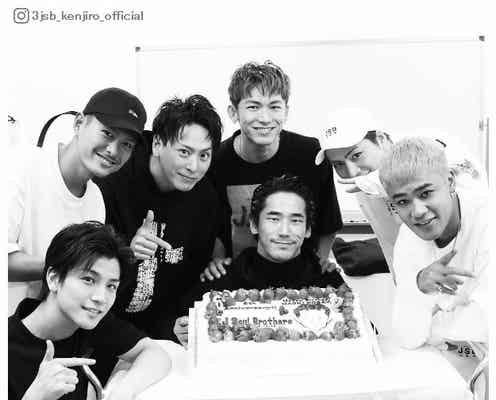 三代目JSB、集合ショットにファン歓喜 過去写真との比較も話題「イケメン度増してる」「顔似てきた?」
