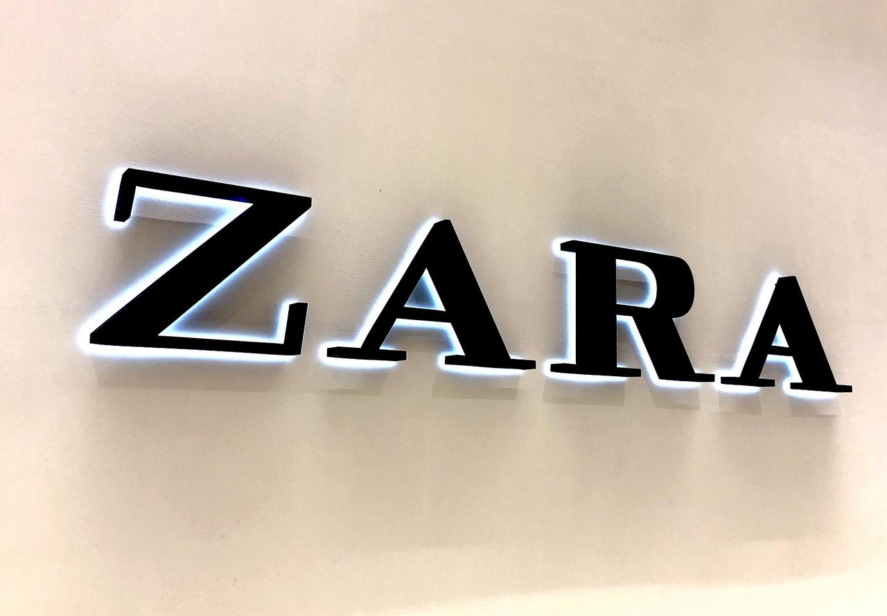 ZARA「美脚見えデニム」に高評価の声多数！脚長効果が期待できそう