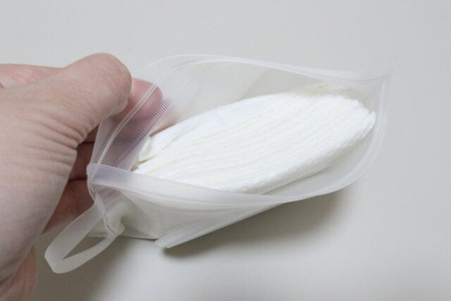 セリアの蓋付ウェットシートケース