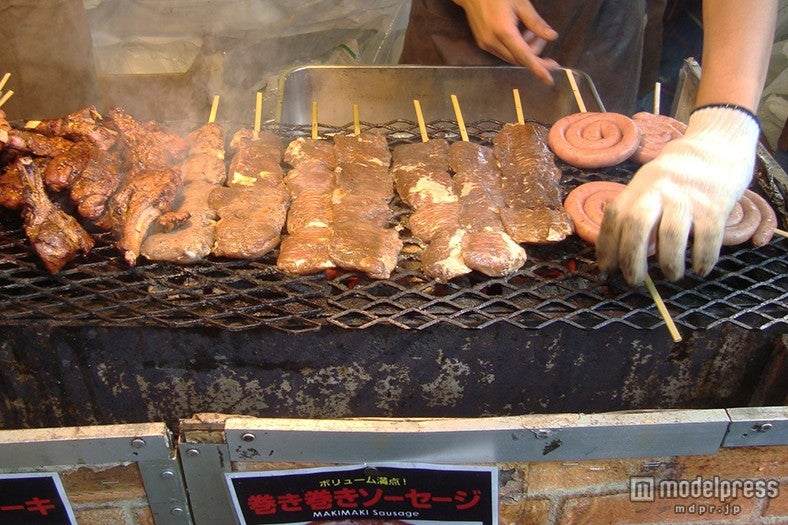 ラム串実演／画像提供：北海道フェアin代々木実行委員会