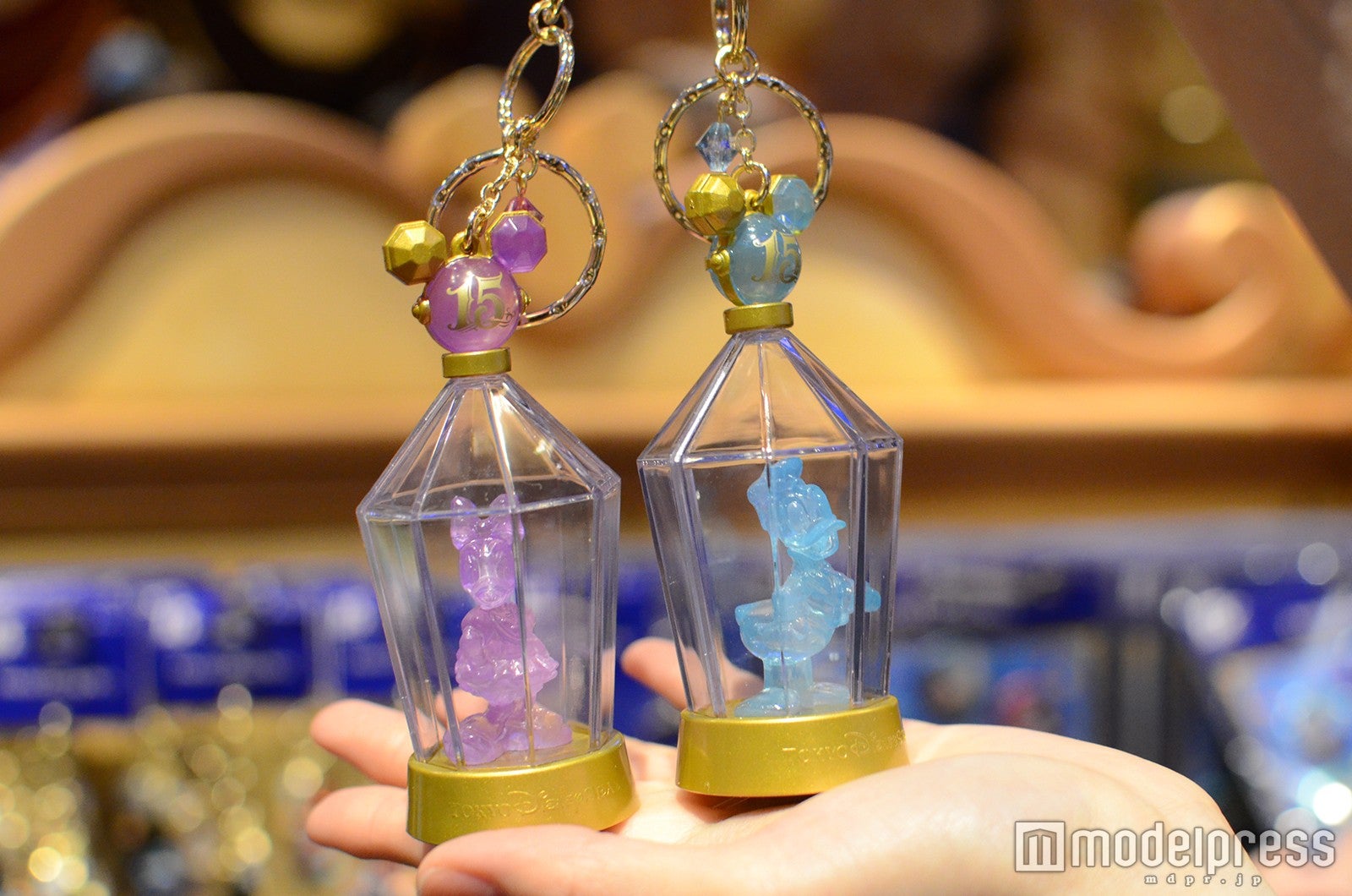 ライトキーチェーン各￥1500（C）モデルプレス
