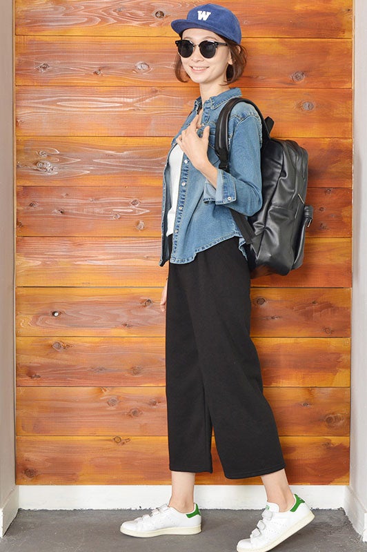 フェイクレザースクエア黒リュック「coca」3,990円（税込）／画像提供：coca