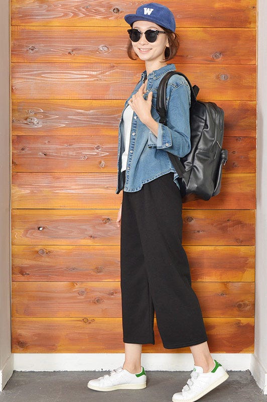 フェイクレザースクエア黒リュック「coca」3,990円(税込)/画像提供:coca