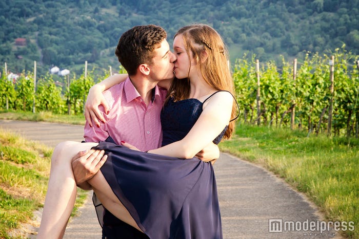 正しいアプローチで恋を成就させよう(photo by Jürgen Fälchle/Fotolia)