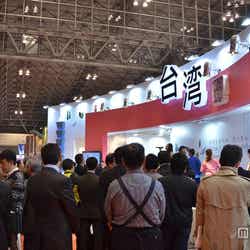 国ごとの文化に沿った多彩なステージパフォーマンスも