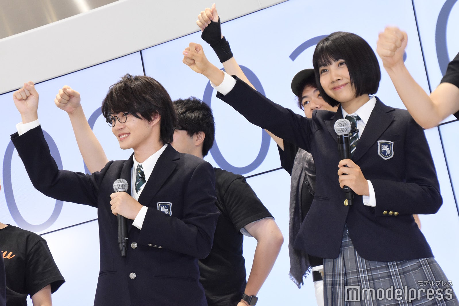 （左から）神木隆之介、松本穂香 （C）モデルプレス