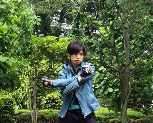 桐山漣の“特撮ヒーローショット”にファン胸熱「やっぱり似合う」「ハマりすぎ」<正義のセ>