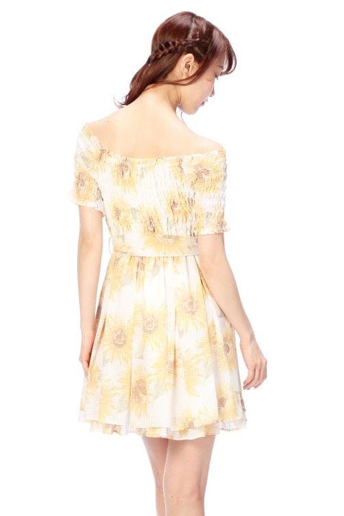 ひまわり柄ワンピース「LIZ LISA」9,936円(税込)
