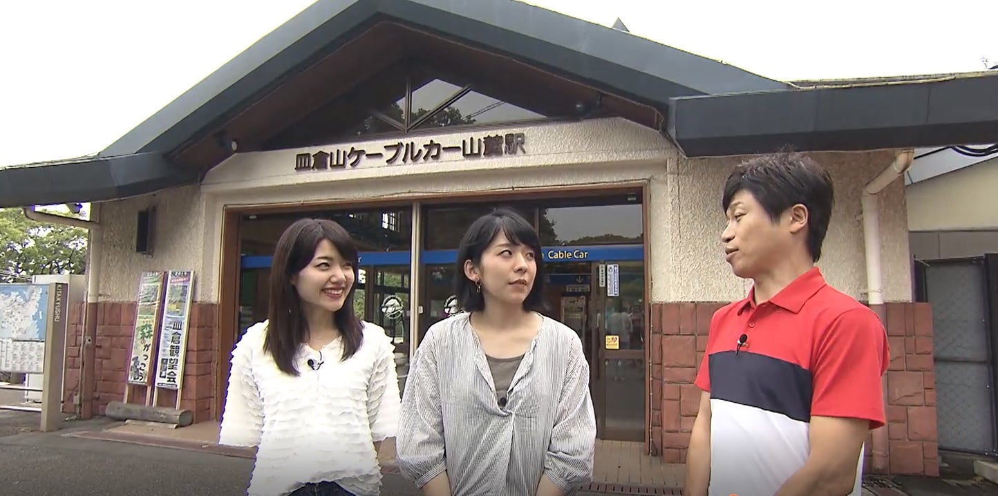 皿倉山展望台（左から）市山真理菜、山村実代、岡本啓／画像提供：皿倉登山鉄道（株）