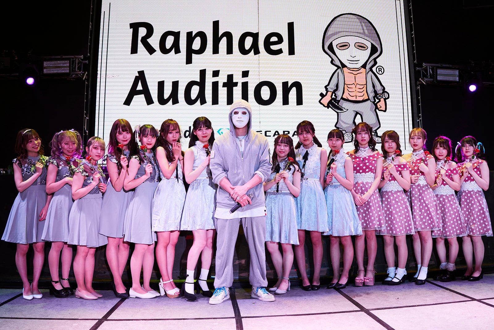 （中央）ラファエル「ラファエルプロデュースアイドル」最終審査より（提供写真）