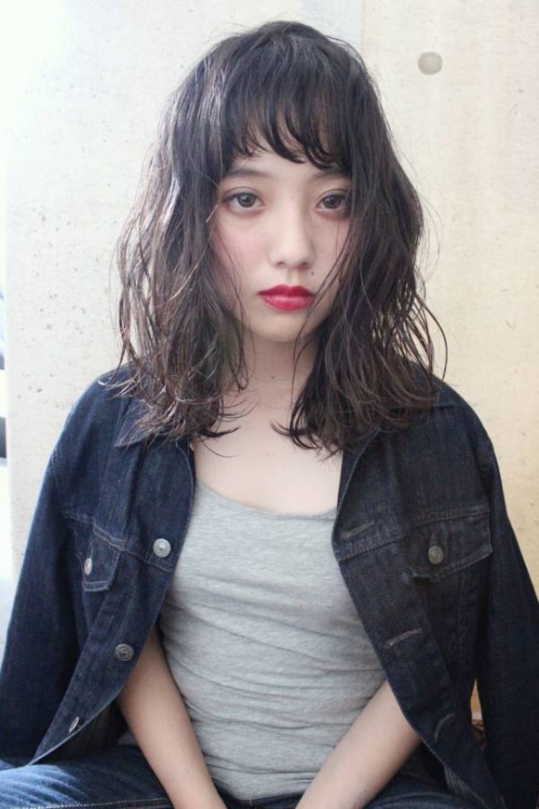 女度が上がる前下がりのセミロング特集 小顔に見せる大人のおしゃれヘアをご紹介 モデルプレス 女度が上がる前下がりのセミロング特集 小顔に見せる大人のおしゃれヘアをご紹介 モデルプレス