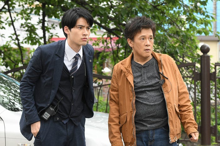 岡田健史、橋本じゅん/「MIU404」第4話より(C)TBS