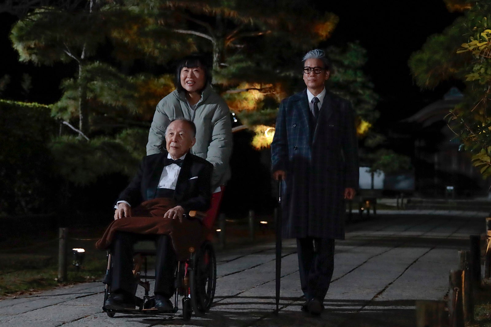 橋爪功、山崎静代、唐沢寿明「プライベートバンカー」第1話（C）テレビ朝日