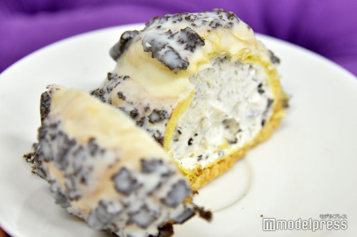 白いブラックサンダー クッキー&クリームシュー(C)モデルプレス