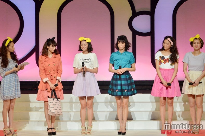 （左より）大政絢、桐谷美玲、岸本セシル、岡本あずさ、竹富聖花、荒井萌