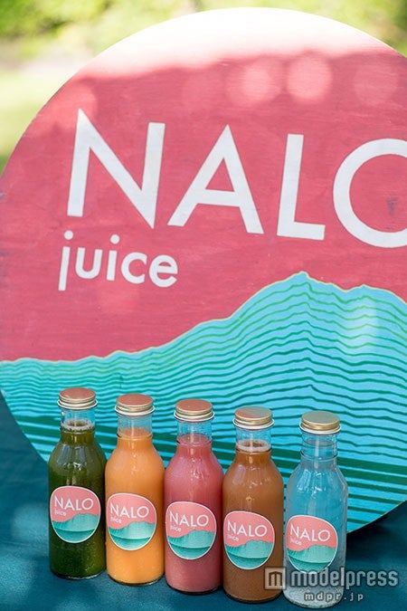 マンゴーとスイカとココナッツミルクがミックスされたBELLOWS（左から二番目）／Photo by 内田恒（Hisashi Uchida）