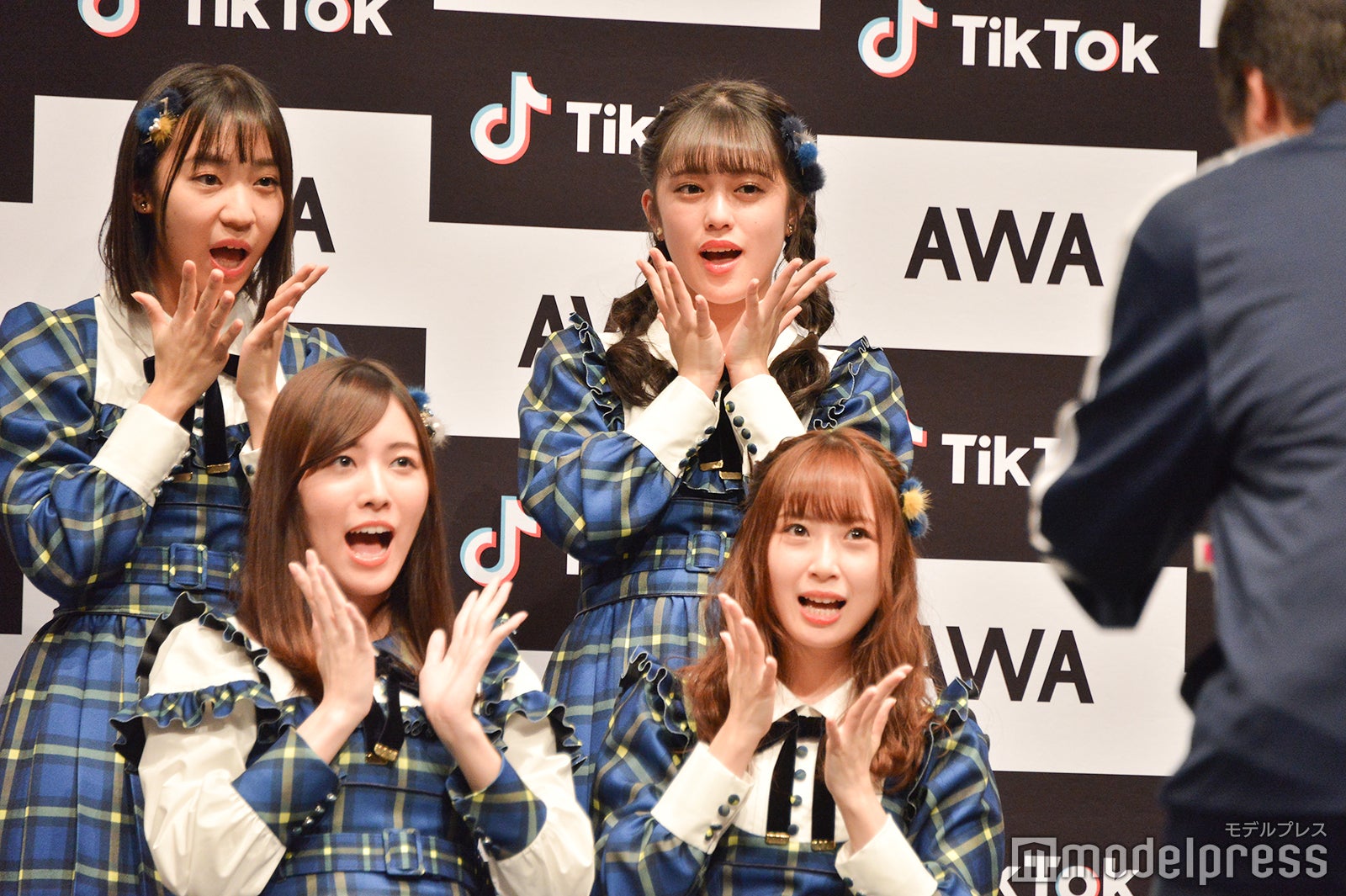 2倍遅で撮影／「あわあわダンス」を披露する（左上から時計回り）日高優月、竹内彩姫、高柳明音、松井珠理奈 （C）モデルプレス