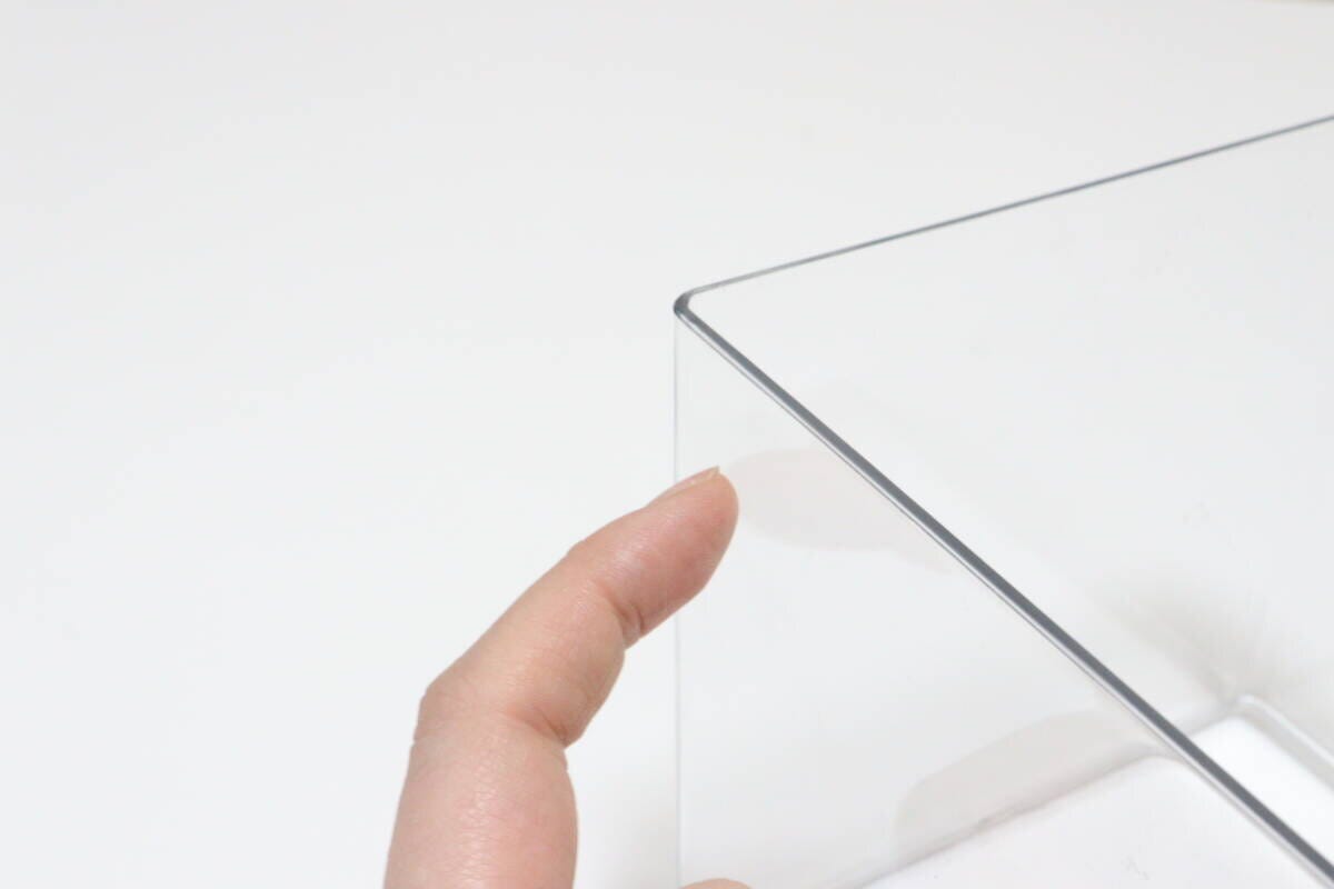 ダイソー 四角型水槽 ダイソーの四角型水槽は丈夫なプラスチック製で軽量