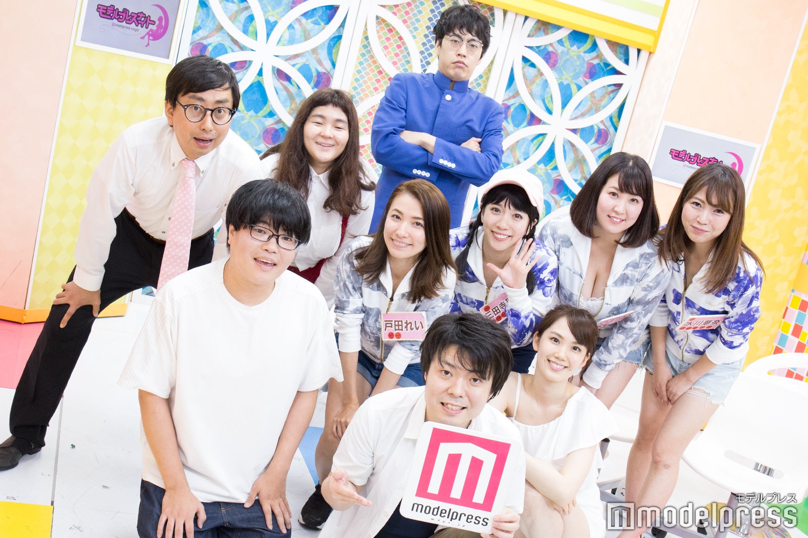 （前列左から）関町知弘、田所仁、妹田佳奈子（後列左から）おいでやす小田、はら、川瀬名人、戸田れい、三田寺理紗、うさまりあ、水川華奈 （C）モデルプレス
