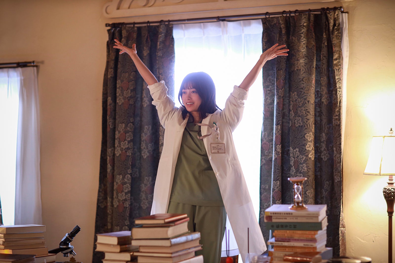 橋本環奈「天久鷹央の推理カルテ」第1話（C）テレビ朝日