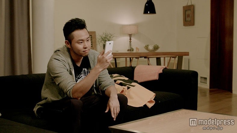 トレーニング後に「emopa」とくつろぐ北島康介