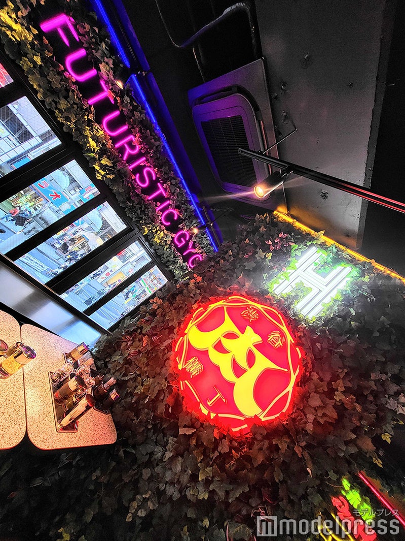 「近未来餃子H」店内の様子（C）モデルプレス