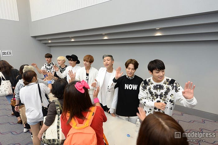 チャリティーハイタッチ会/防弾少年団(画像提供:www.japankorea.org)