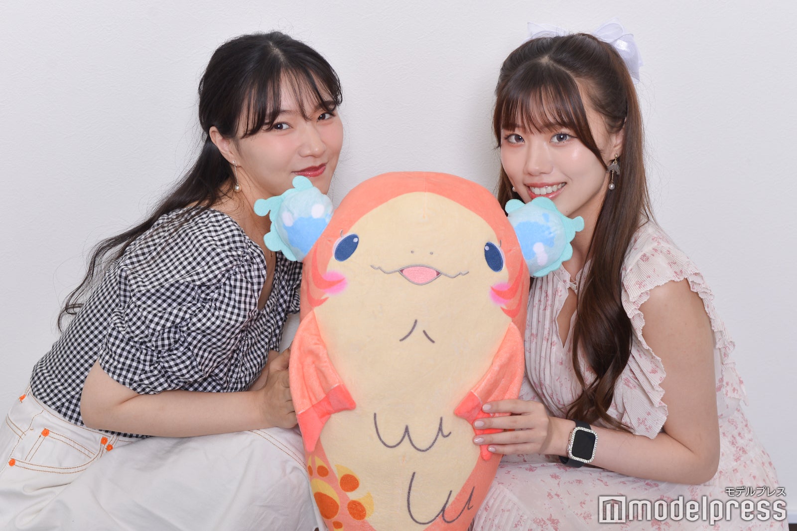 （左から）岡本菜穂、姫輝あゆ（C）モデルプレス