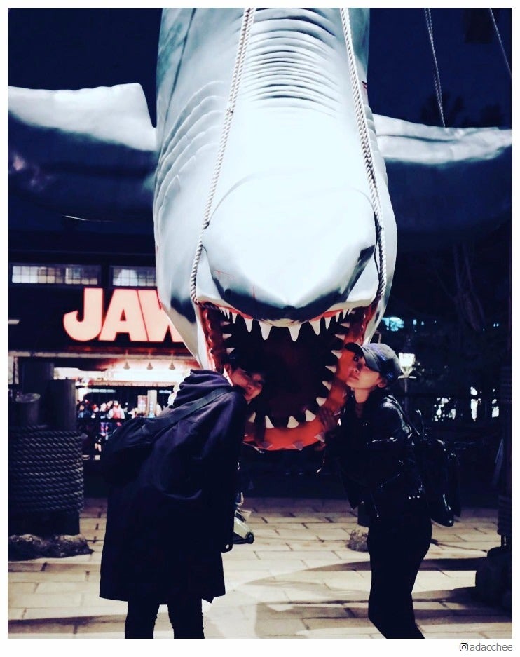 足立梨花、親友・生駒里奈とUSJデート ファンから「本当に仲良し」「楽しそう」の声