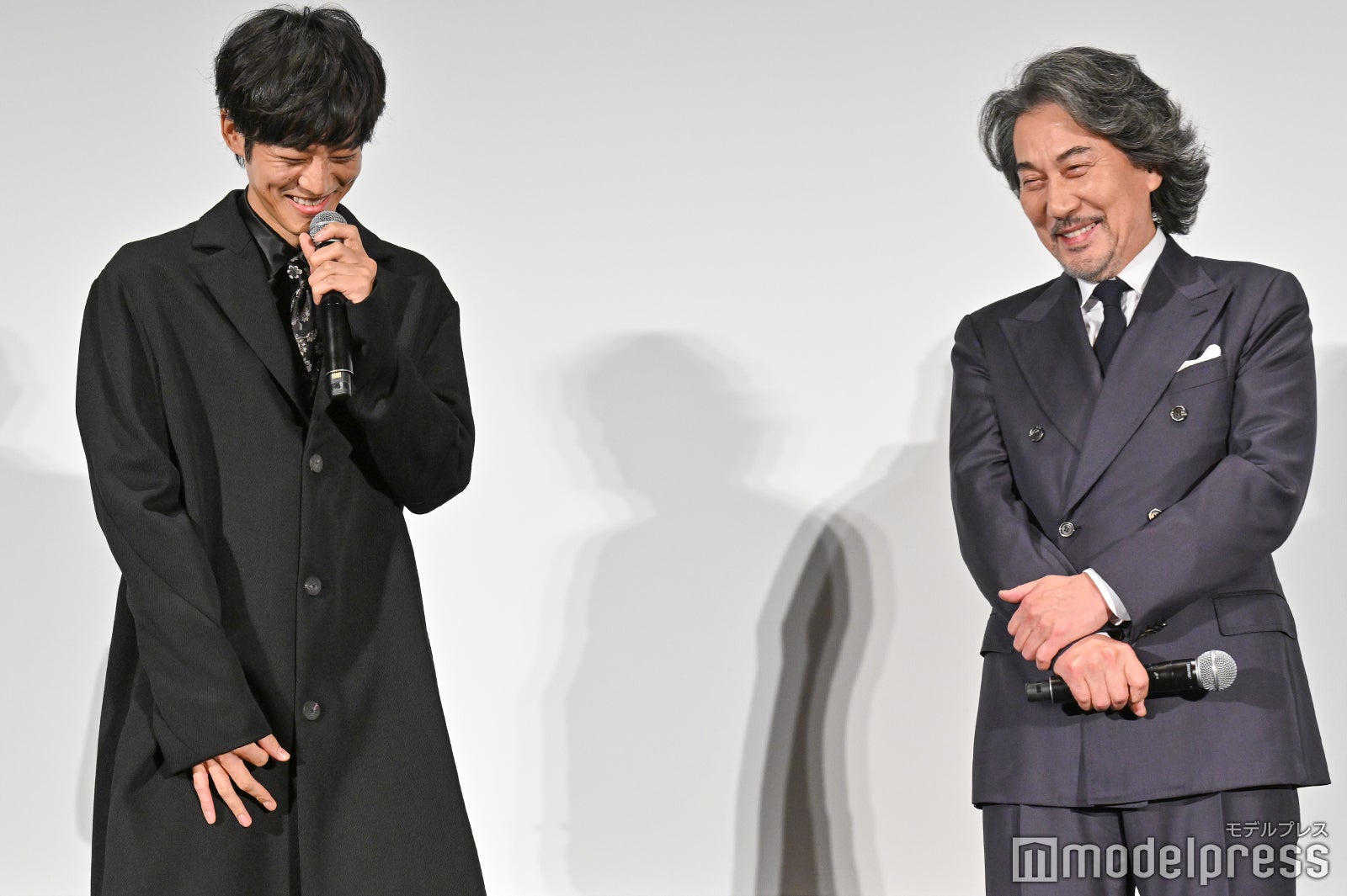 松坂桃李、役所広司（C）モデルプレス