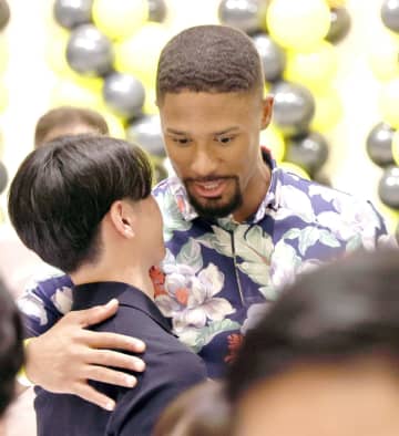 阪神退団のデュプランティエ“ずっ友”宣言 V旅行合流 2カ月ぶり再会「これからもいち友達として」