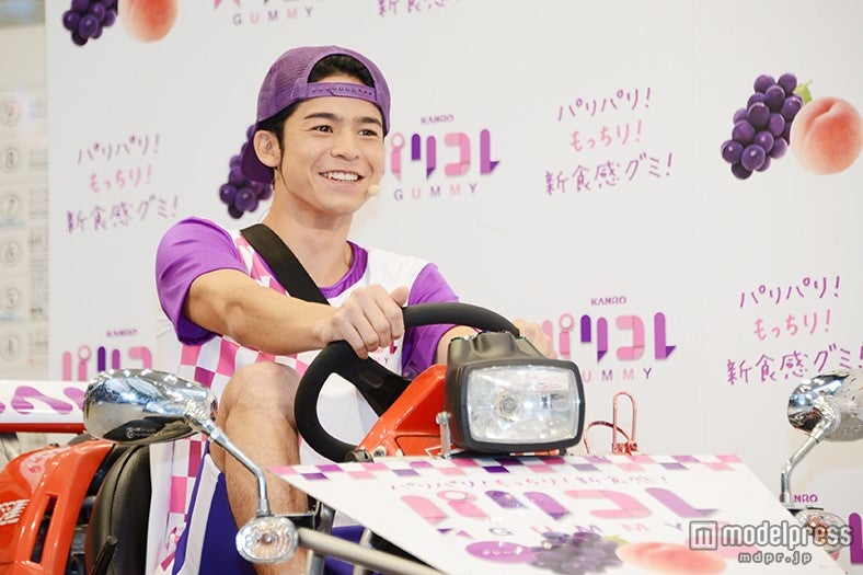 車に乗り込み…