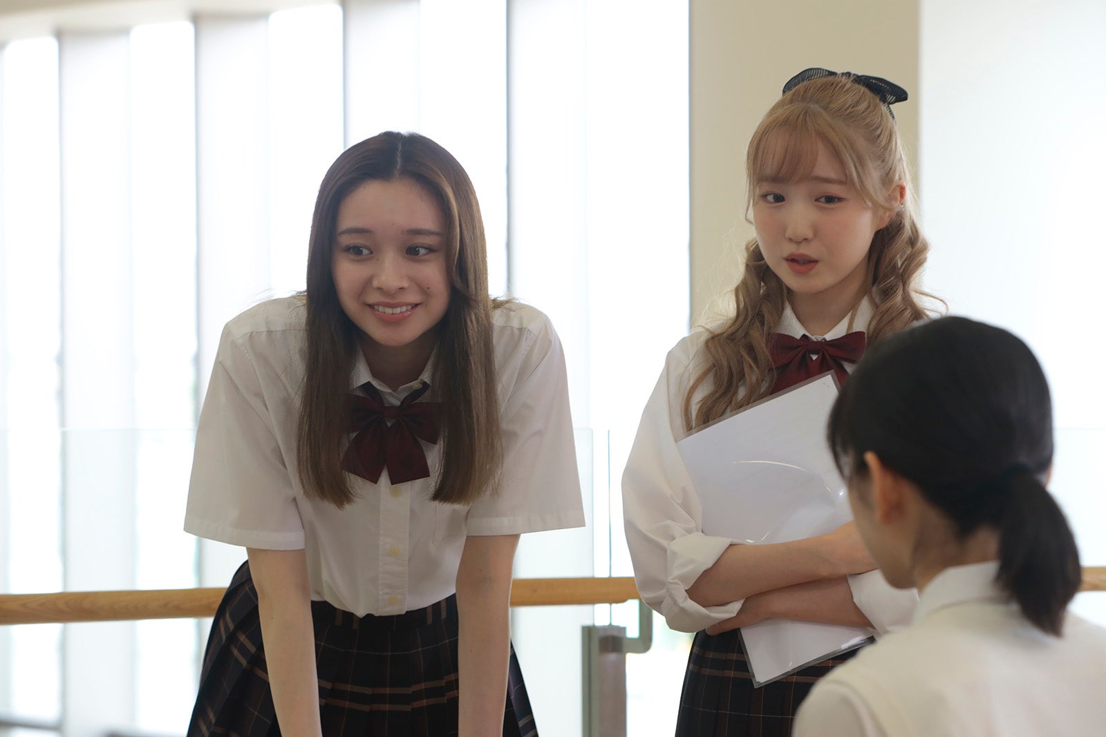 田鍋梨々花、本田仁美「最高の教師 1年後、私は生徒に■された」第3話より（C）日本テレビ