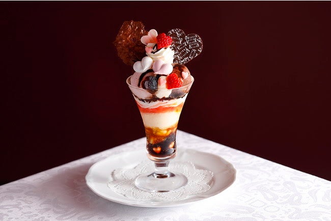 「スペシャル バレンタインパフェ」 2,300円（税込）／画像提供：資生堂パーラー