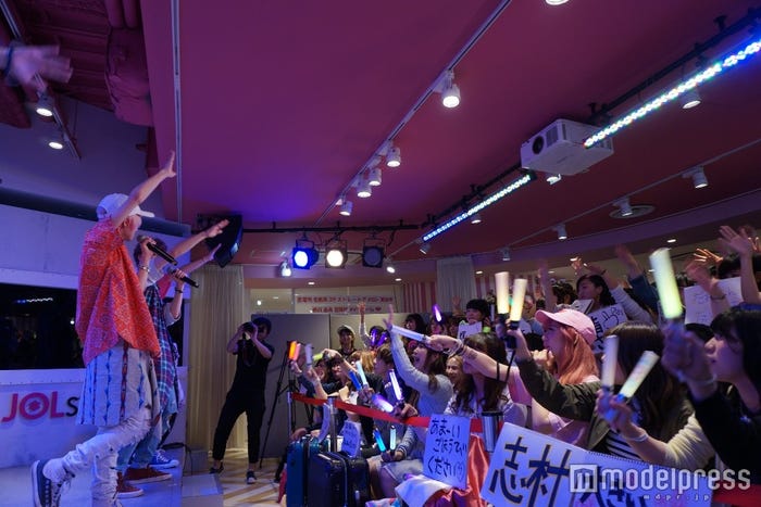 熱狂に包まれる会場