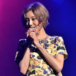 「Campus Summit 2013」でライブパフォーマンスを行った出岡美咲
