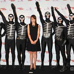 矢田亜希子(中央)