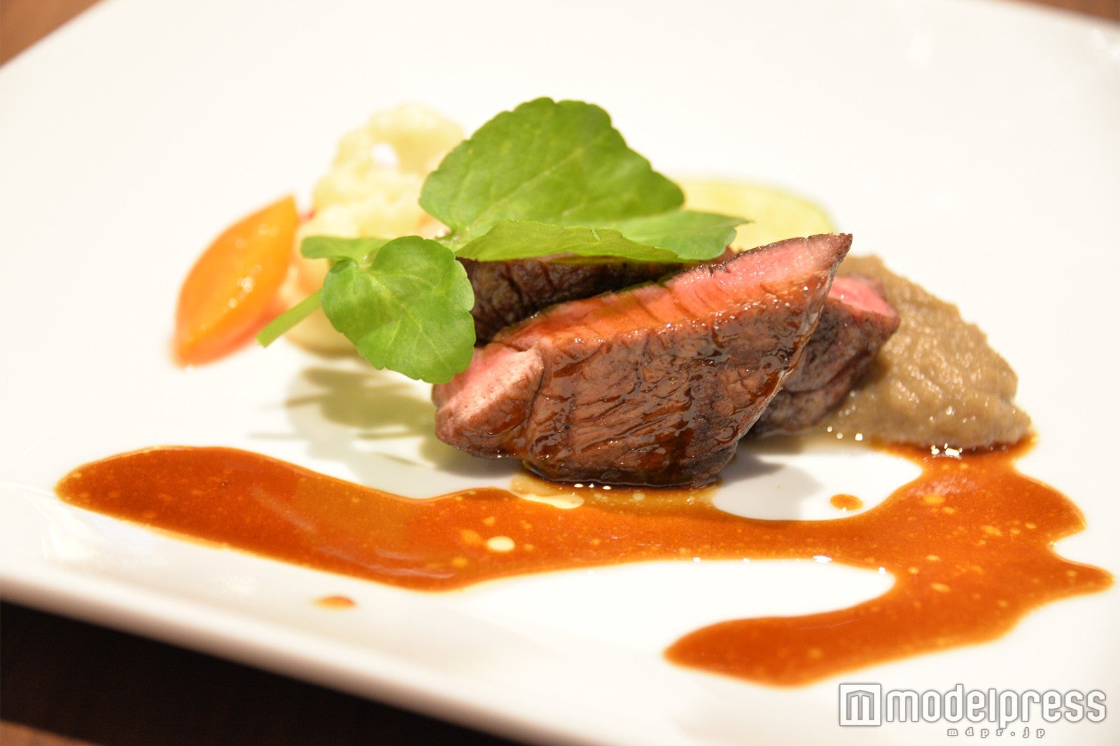 牛フィレのグリル 牛蒡のピュレ添え（C）モデルプレス