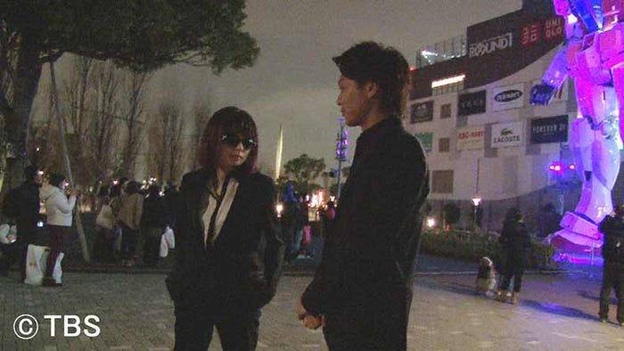 街に繰り出す木部さんとTAKAHIRO