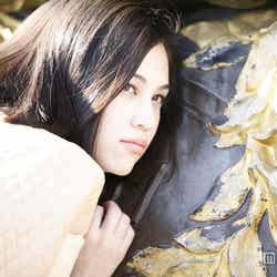 水原希子/資生堂「TSUBAKI」ヘッドスパ新CMメイキングショット