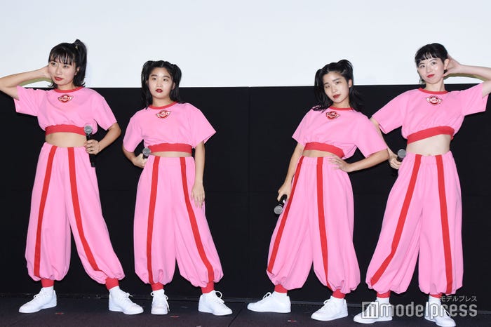 CHAI/2018年撮影(左から)ユナ、マナ、カナ、ユウキ (C)モデルプレス