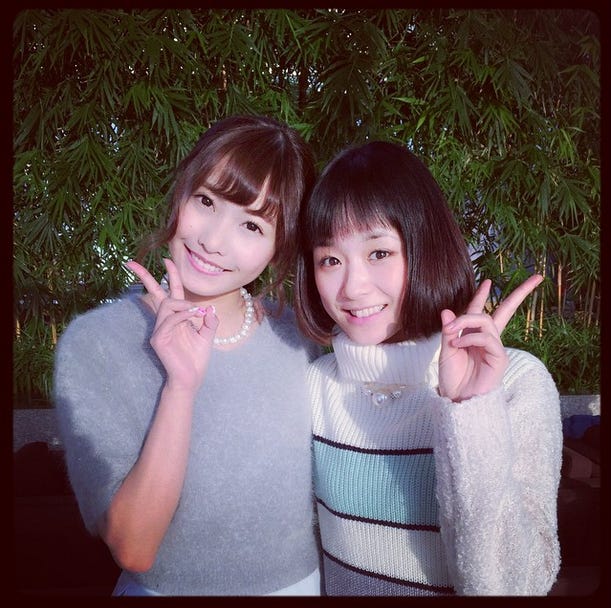 佐野ひなこ(左)、大原櫻子バースデー祝福 仲良し2ショットに「天使」「姉妹みたい」の声/佐野ひなこInstagramより【モデルプレス】