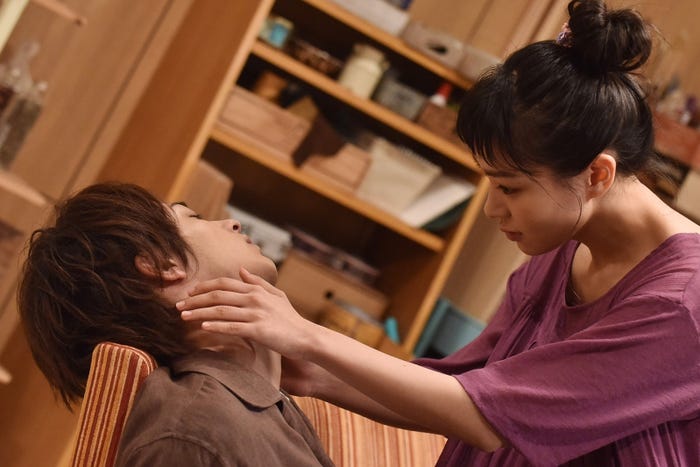 横浜流星、奈緒/「あなたの番です」第17話より(C)日本テレビ