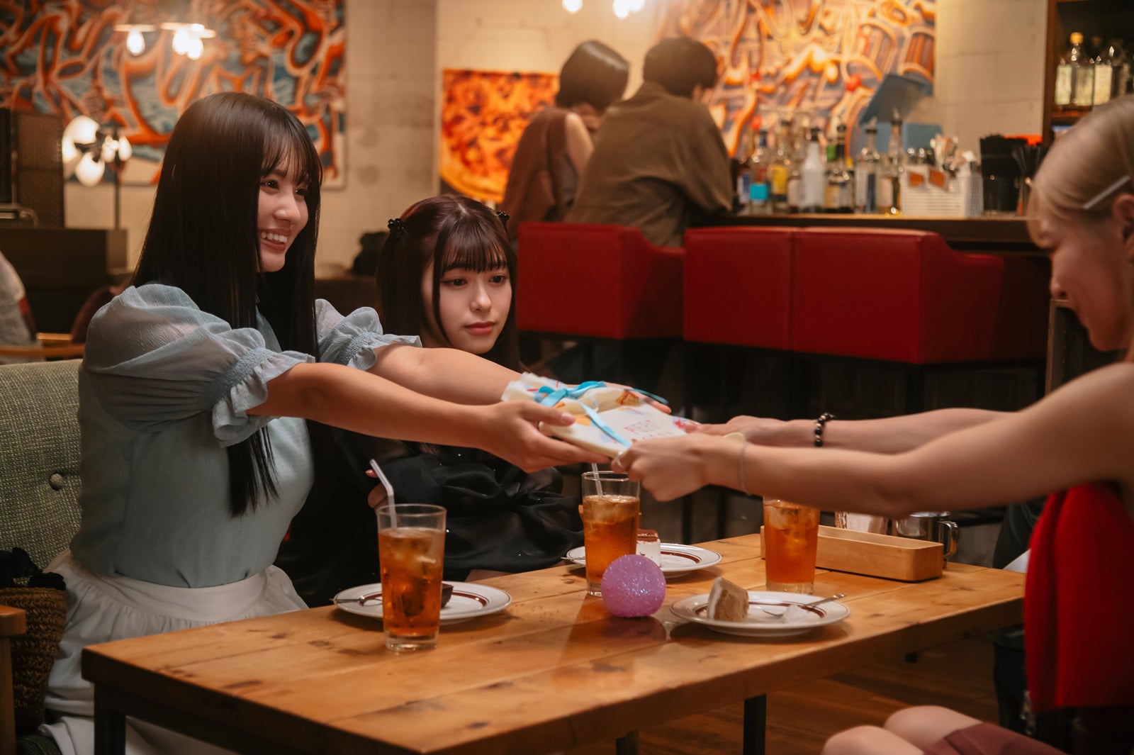 豊島心桜、池田朱那「その着せ替え人形は恋をする」第7話（C）福田晋一／SQUARE ENIX・ドラマ「その着せ替え人形は恋をする」製作委員会・MBS